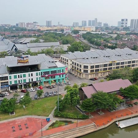Riverfront Boutique Hotel Malacca Exterior photo